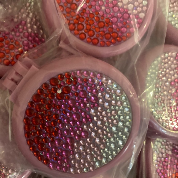 Wholesale 48 count box Target More Than Magic Compact brushes - Picture 4 of 5